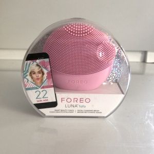 FOREO Luna Play Smart 2 Skin Analysis & Face Cleansing Brush